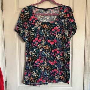 Torrid multicolor floral puff short sleeve top size 1X